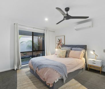 LARGE FAMILY HOME WITH POOL - Photo 5