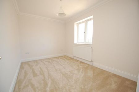 4 bedroom detached house to rent - Photo 2