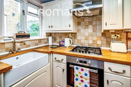 London Road, High Wycombe, HP11 - Photo 4