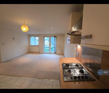 2 bedroom flat to rent - Photo 2