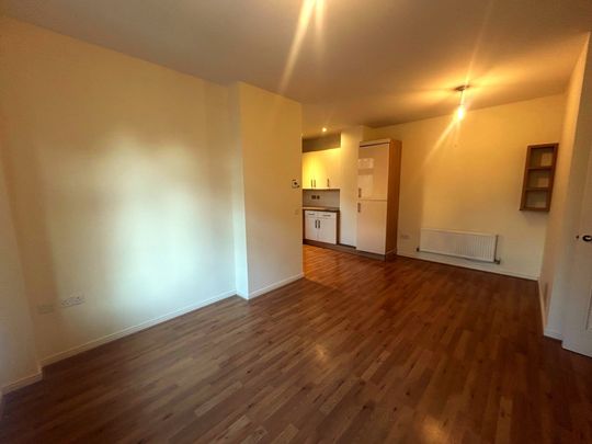 Lockhart Road, Watford - Photo 1