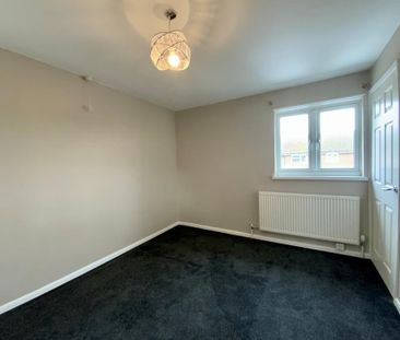 4 bedroom semi-detached house to rent - Photo 3