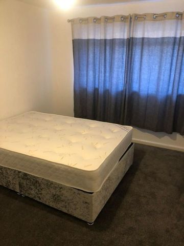 Room in a Shared House, Farrow Bank, LS12 - Photo 3