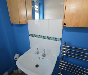 2 bedroom end of terrace house to rent - Photo 6