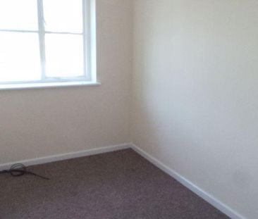 2 bedroom end of terrace house to rent - Photo 4
