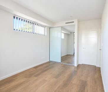 2 Bedroom Apartment&excl;&excl; - Photo 3