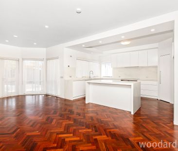 Luxury Family Living in the Heart of Malvern East - Photo 6