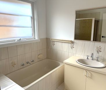 Modern Two Bedroom Freestanding Unit with Spacious Courtyard - Photo 5