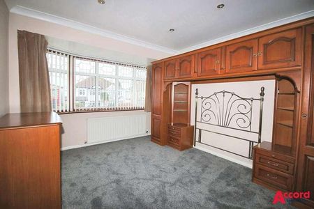 Corbets Tey Road, Upminster, RM14 - Photo 2