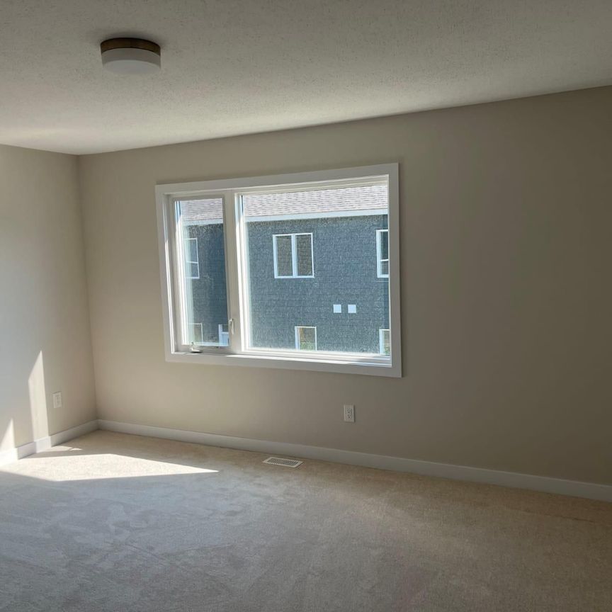 For Lease - 570 Oldenburg Avenue, Stittsville - Munster - Richmond, Ontario - Photo 1