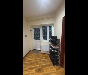 Room in a Shared House, Chudleigh Crescent, IG3 - Photo 6