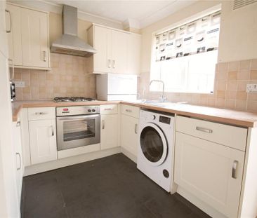 2 bedroom end of terrace house to rent - Photo 2