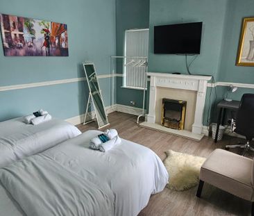 4 Bed - 9 East Grange Drive, City Centre, Leeds - LS10 3EH - Student - Photo 3