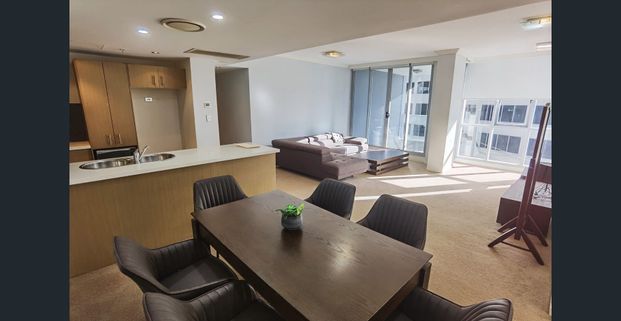 Fully Furnished stylish 2 bedroom apartment near World Square - Photo 1