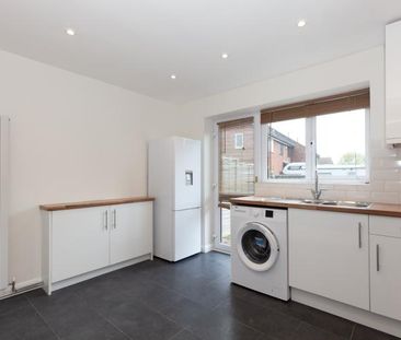 2 bedroom semi-detached house to rent - Photo 6