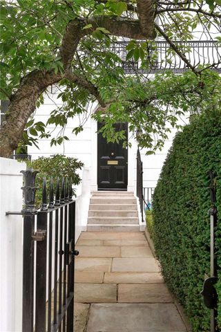 An architecturally impressive Grade II* listed house - Photo 3