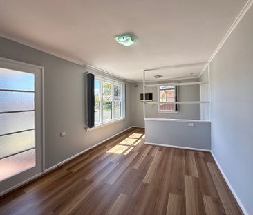 Freshly Renovated Throughout | Prime Location & Brand New Appliances - Photo 1