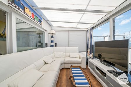 Instapklare gemeubelde penthouse met één slaapkamer en met een prachtig zicht over de zee. Met garagebox op het Casinoplein inbegrepen. - Photo 2