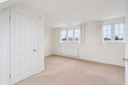 4 bedroom semi-detached house to rent - Photo 4