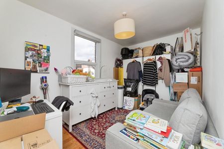 2 Bed Terraced House, Goldsmith Road, E17 - Photo 2