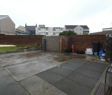 3 bedroom end of terrace house to rent - Photo 1