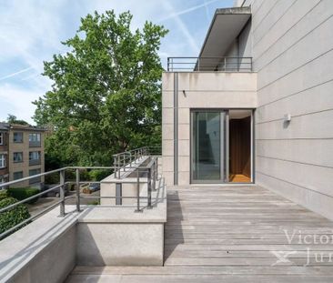 Appartement te huur in Ukkel voor € 4.000 met 3 slaapkamers - Photo 2