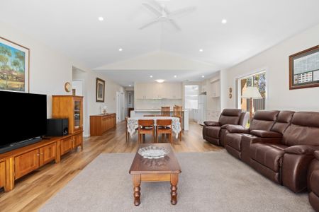 Relaxed Living In A Quiet Thurgoona Home - Photo 2