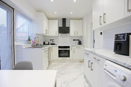 2 bedroom semi-detached house to rent - Photo 5