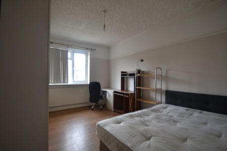 5 bedroom detached house to rent - Photo 3