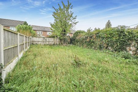 3 bedroom terraced house to rent - Photo 5