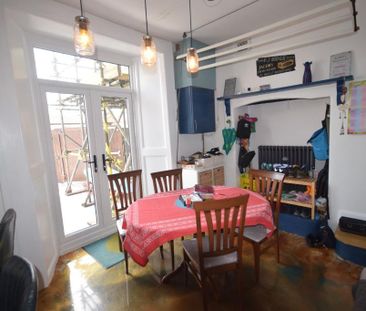 4 bedroom semi-detached house to rent - Photo 2