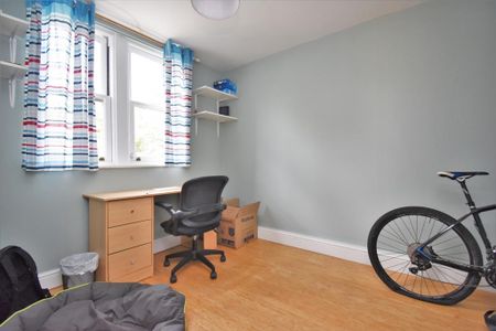 3 bedroom terraced house to rent - Photo 5
