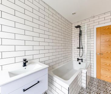 2 bedroom end of terrace house to rent - Photo 6