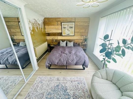 2 bedroom Flat To Let - Photo 1