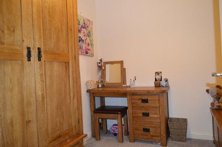 4 bedroom detached house to rent - Photo 3