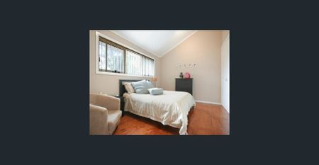 3-Bedroom Home with Outdoor Patio – Quiet Ashburton Location - Photo 4