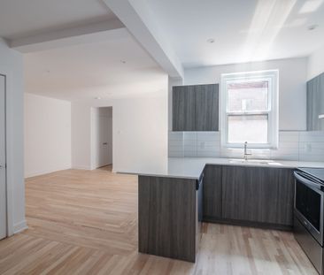 2105 Chomedey Street - Photo 2