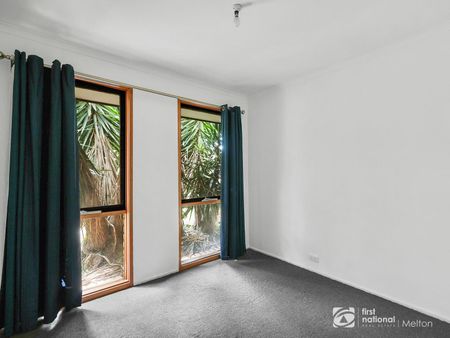 Neat & Tidy Three-Bedroom Home - Photo 2