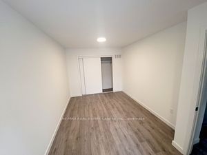 Townhouse For Lease | X8121844 - Photo 2