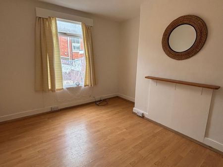 3 bedroom terraced house to rent - Photo 3