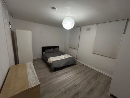 4 Bed Flat, Pearson St, E2 - Photo 2