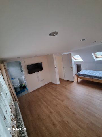 5 Bed Terraced House, Kingsley Road, HA2 - Photo 3