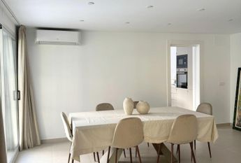 LARGE DETACHED VILLA WITH PRIVATE POOL AND GARDEN