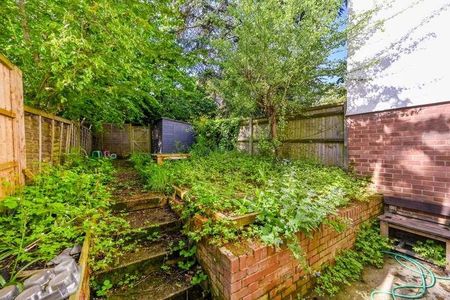 Sovereign Close, Ealing, W5 - Photo 5