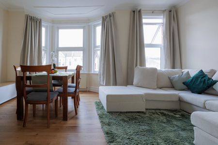 3 Bed Flat, Hanover Road, NW10 - Photo 4