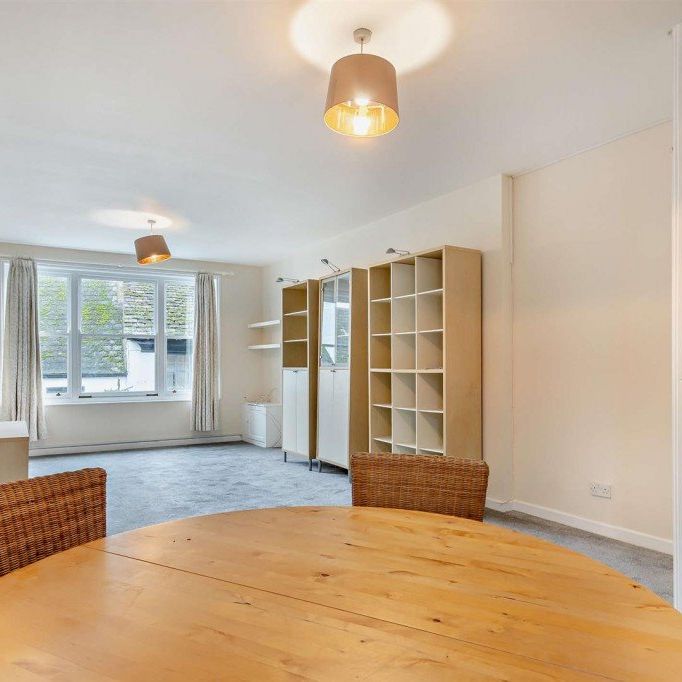 Moynes Court, Faringdon - Photo 1