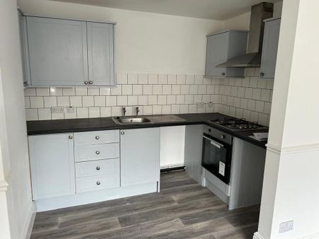 2 bedroom ground floor flat to rent - Photo 3