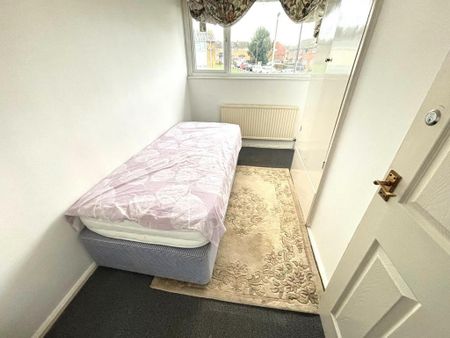 3 bedroom terraced house to rent - Photo 2
