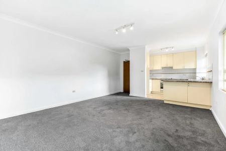 Fabulous One Bedroom Apartment in Prime Lindfield Location - Photo 5