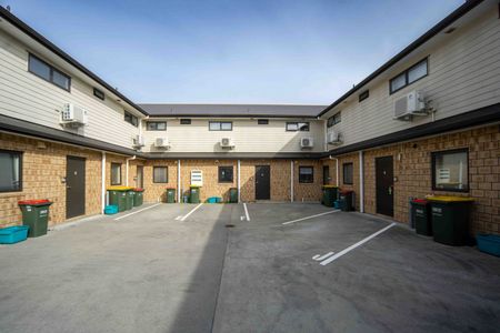 Apartment with easy walk to city centre - Photo 3